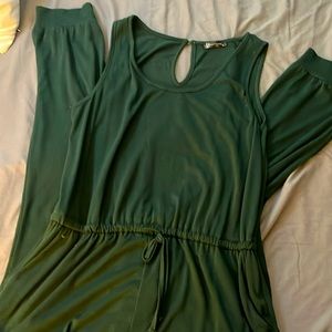 Green sleeveless jumpsuit/romper